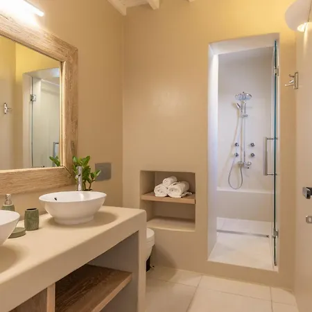 Myconian Platinum Senior & Deluxe * Καλαφάτη