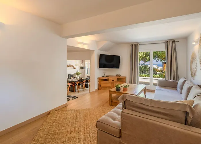 Myconian Platinum Senior & Deluxe Villa *