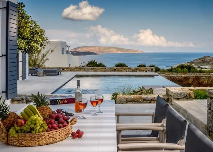 Myconian Platinum Senior & Deluxe Vila *