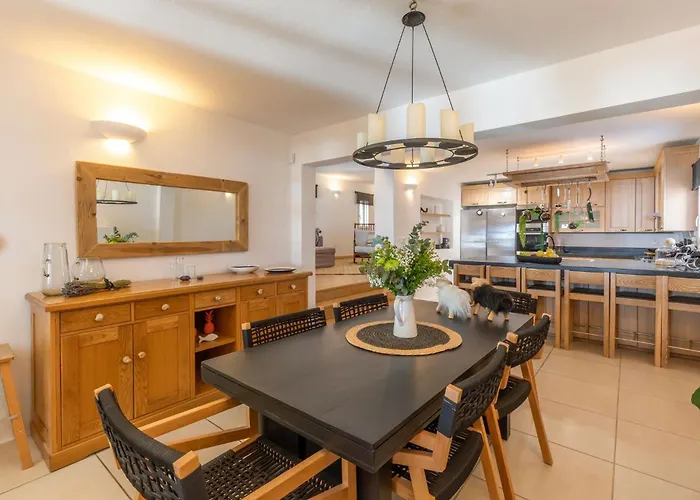 Vila Myconian Platinum Senior & Deluxe