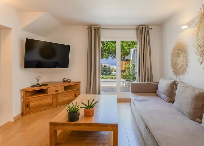 Myconian Platinum Senior & Deluxe Vila