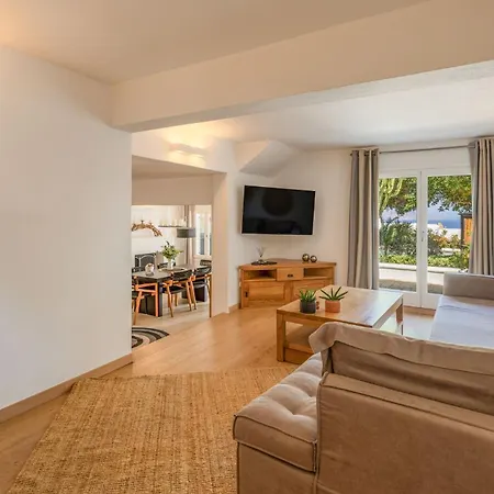 Myconian Platinum Senior & Deluxe Villa *